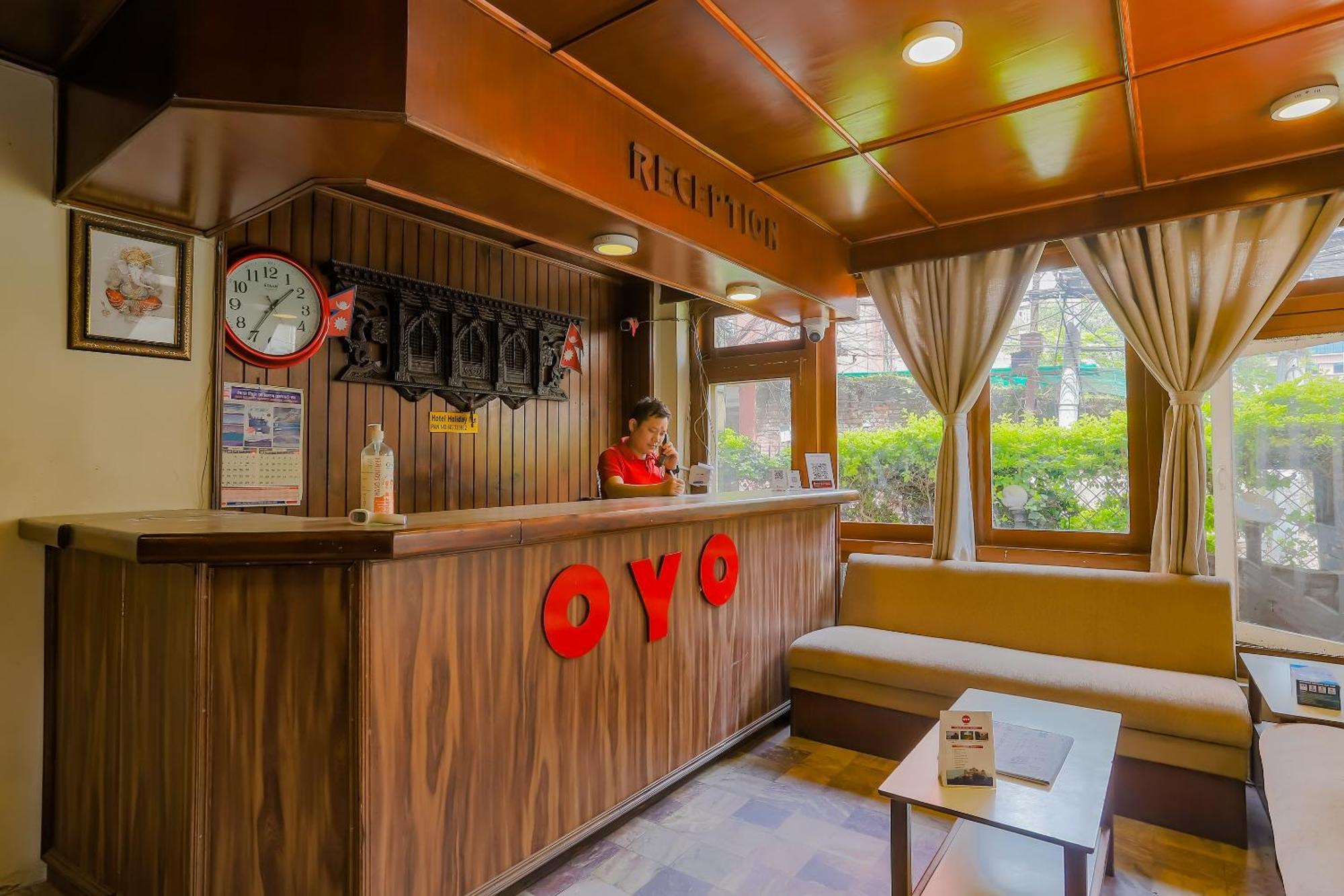Oyo 795 Hotel Holiday Inn Catmandu Exterior foto