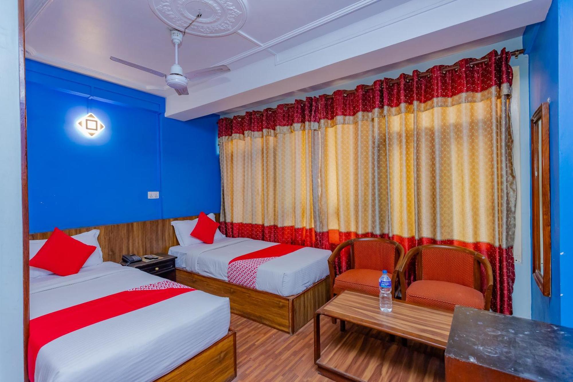 Oyo 795 Hotel Holiday Inn Catmandu Exterior foto