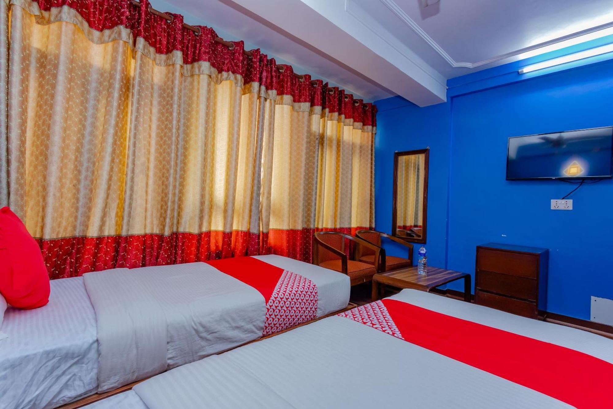Oyo 795 Hotel Holiday Inn Catmandu Exterior foto